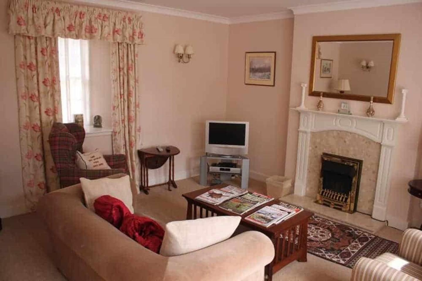 Отель The Delnashaugh Ballindalloch Экстерьер фото