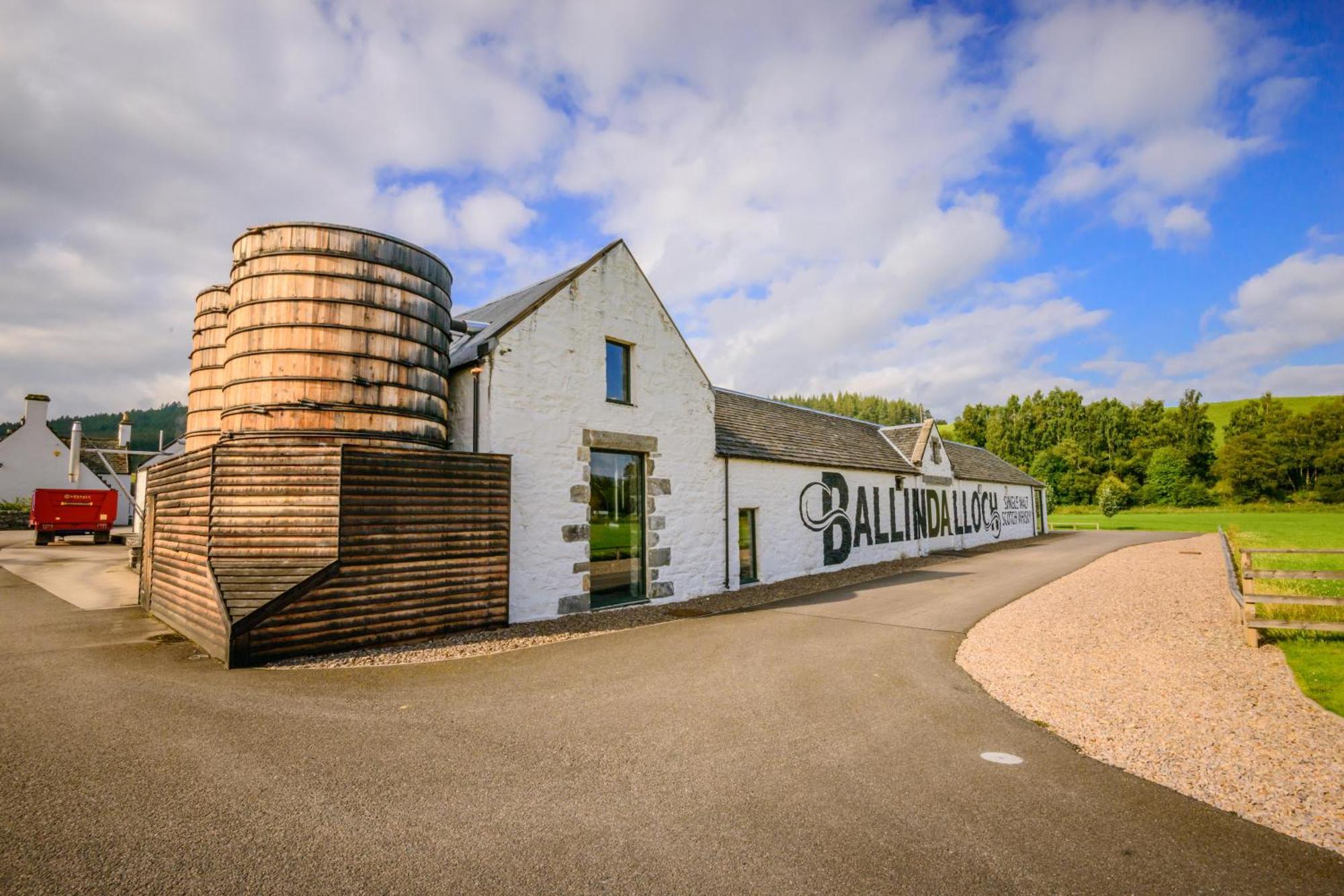 Отель The Delnashaugh Ballindalloch Экстерьер фото